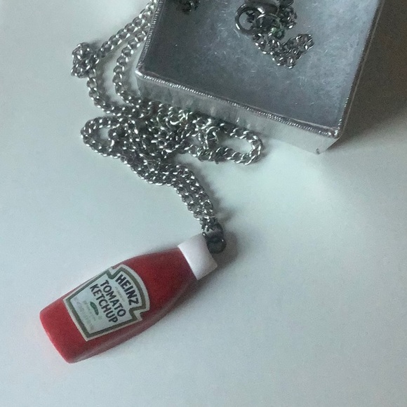 Heinz Tomato Ketchup Bottle Necklace - Picture 8 of 10